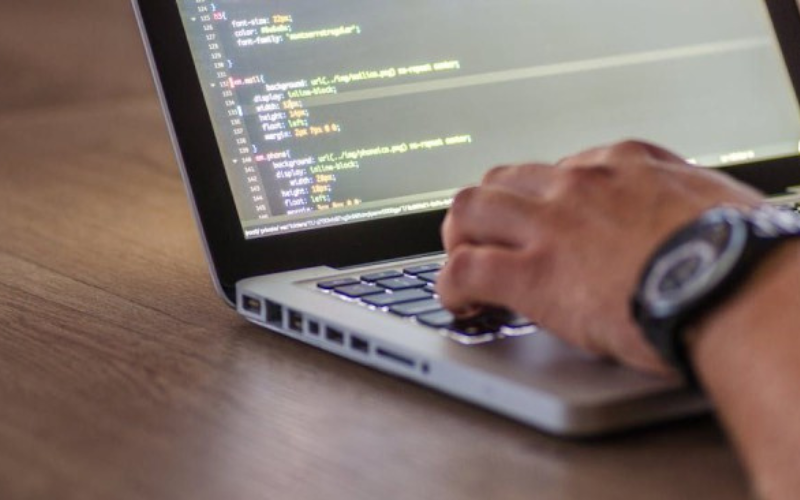 6 AI untuk Coding yang Bisa Bantu Pemrograman agar Lebih Mudah