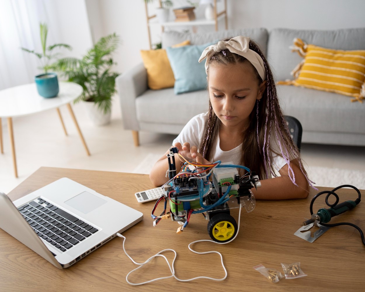 Gadis Manis Yang Bersemangat Tentang Robotik
