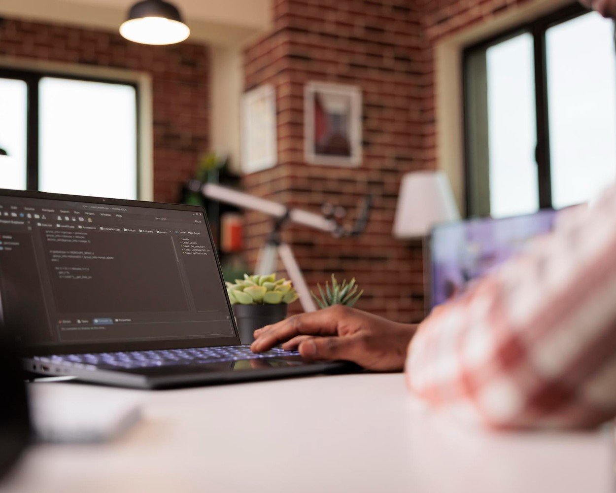 Mengcoding Aplikasi dan Mengembangkan Perangkat Lunak Online Dengan Server Cloud